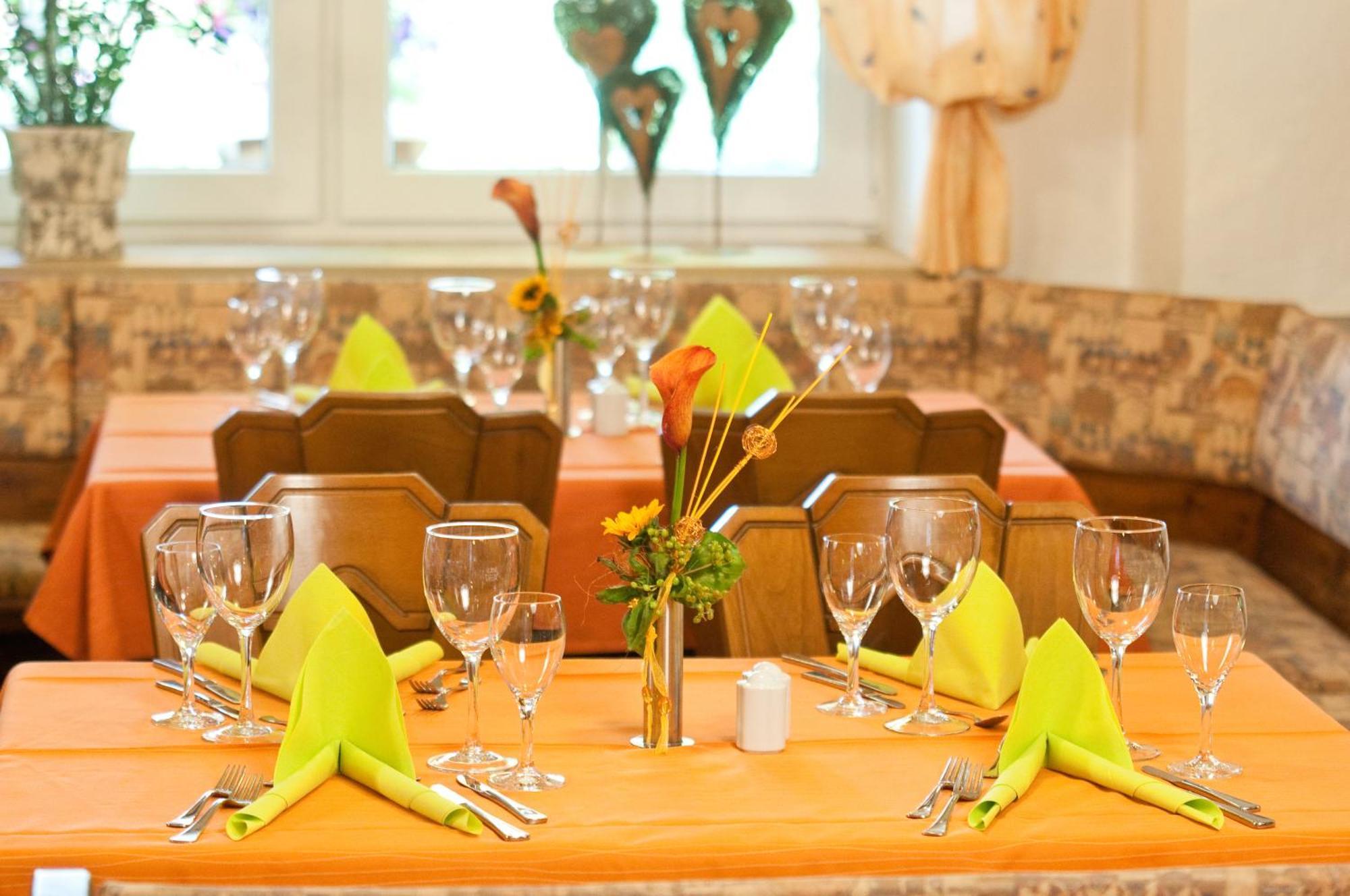 Hotel-Restaurant Bauer-Keller Грединг Екстериор снимка