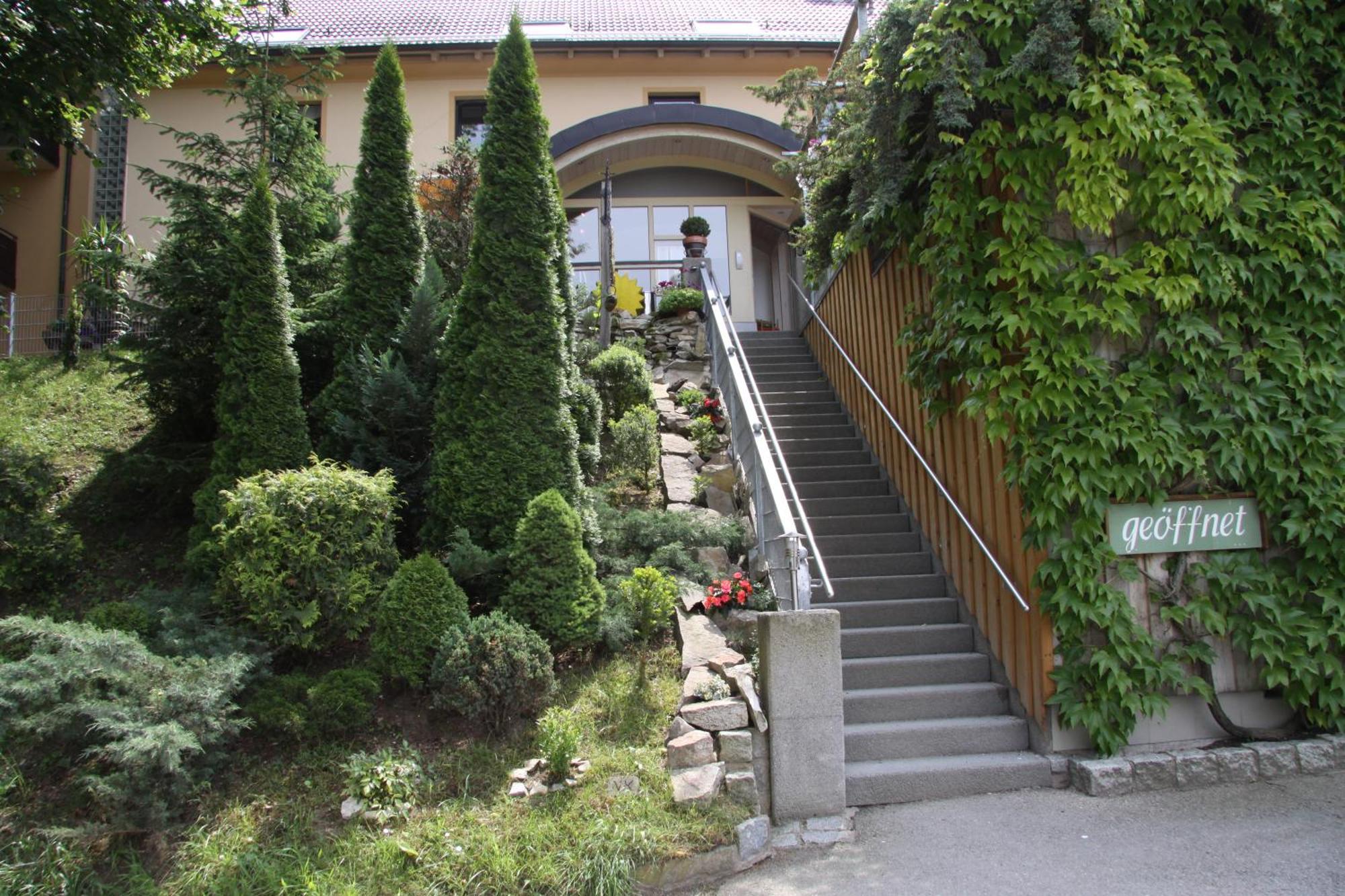 Hotel-Restaurant Bauer-Keller Грединг Екстериор снимка